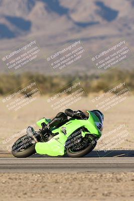 media/Dec-07-2025-CVMA (Sun) [[3e7d2de5dc]]/Race 18-Formula Twins-Formula 40 UL/